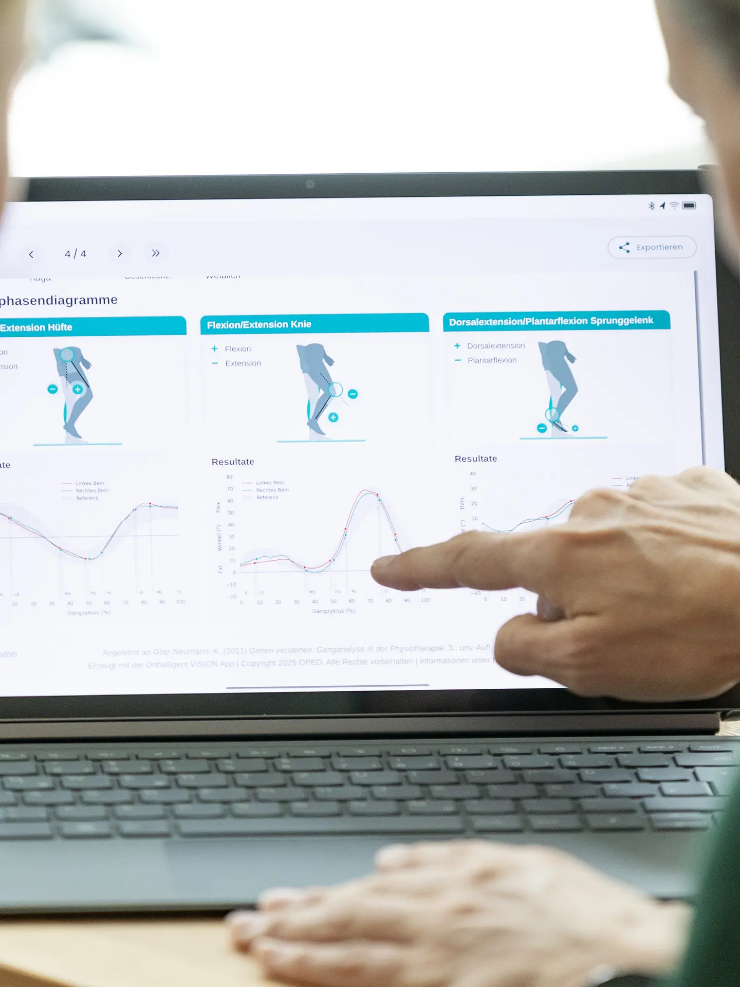 Therapist analyzing a guest’s running style on a laptop at Park Igls