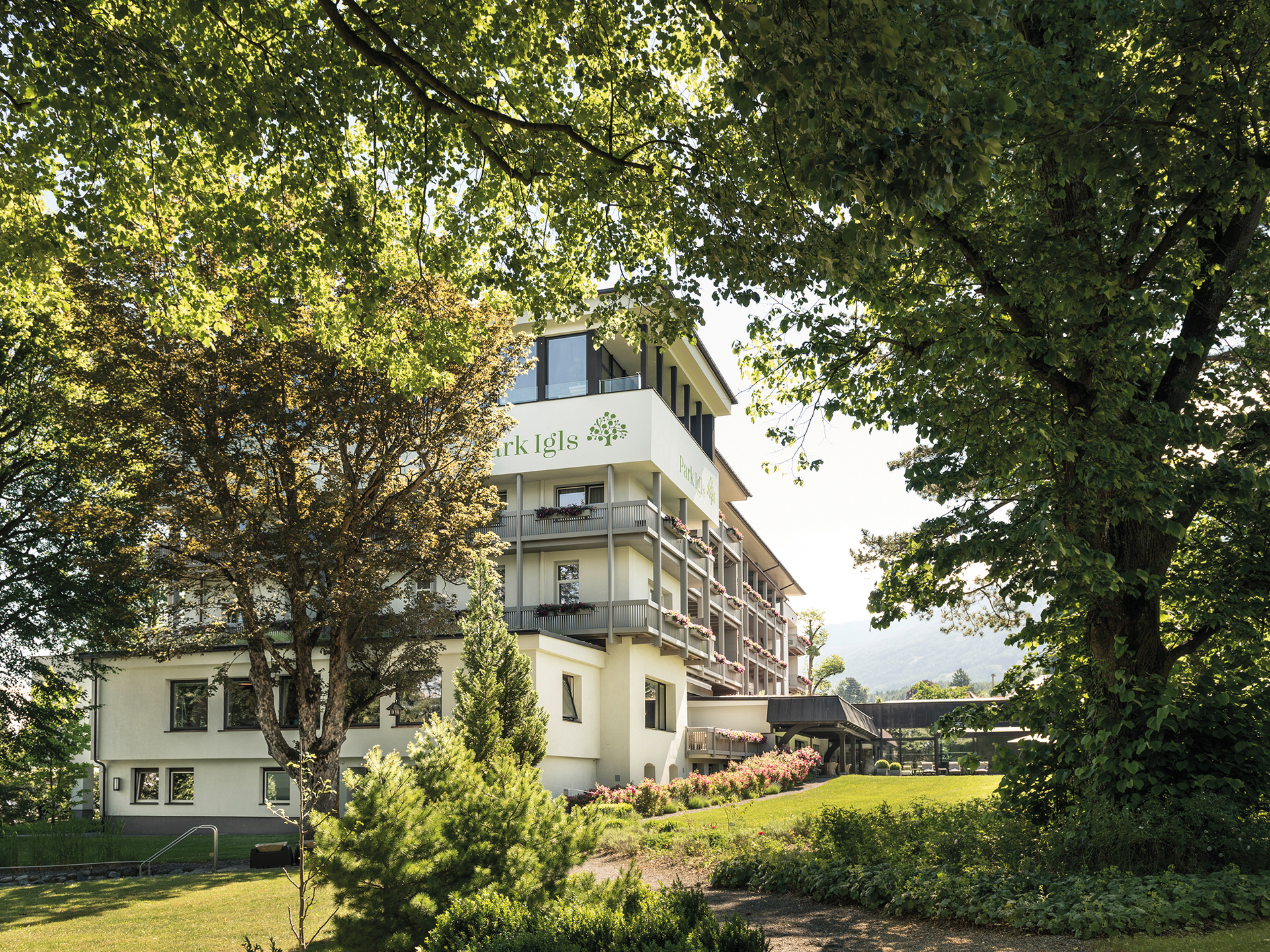 Park Igls exterior view in summer 