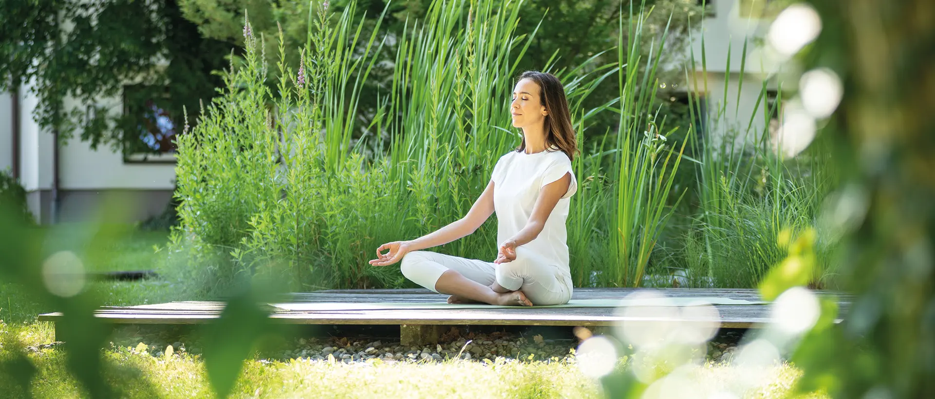 Frau beim Yoga