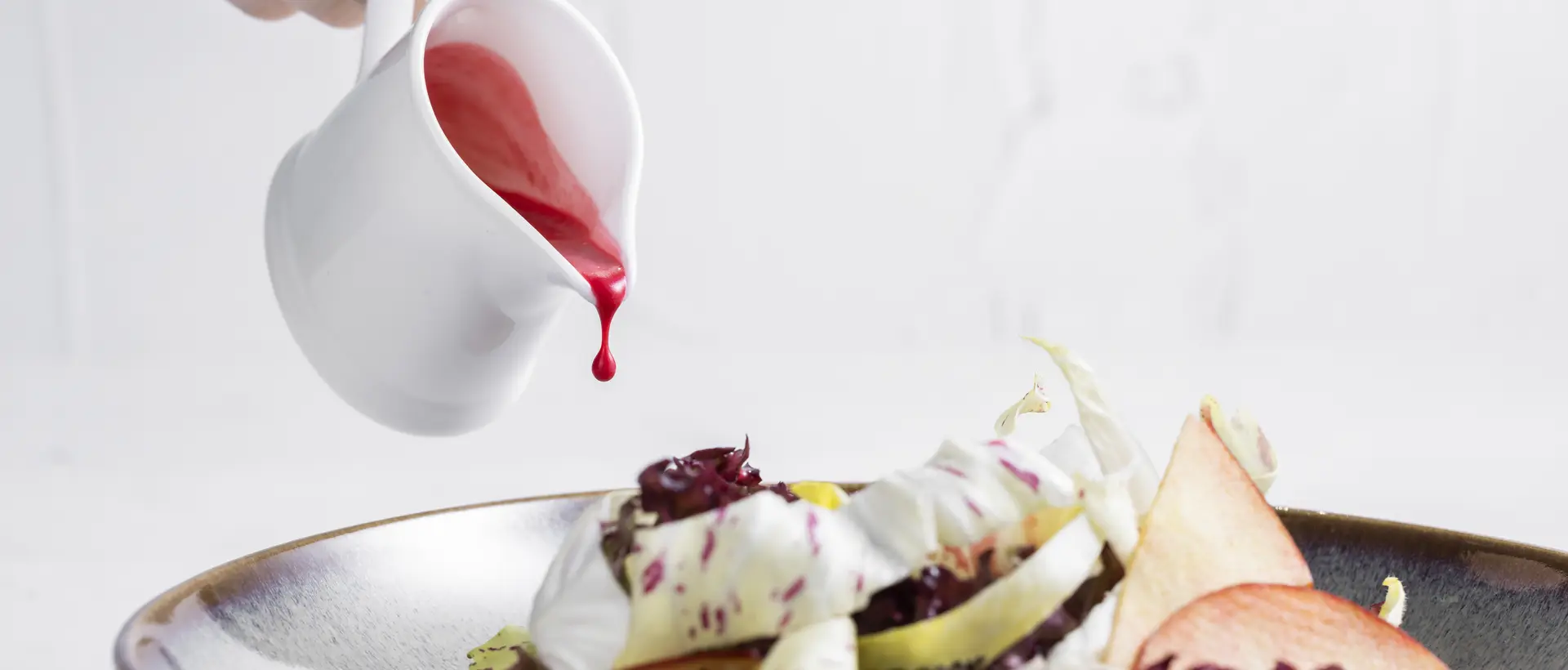 Bitter salad with beetroot