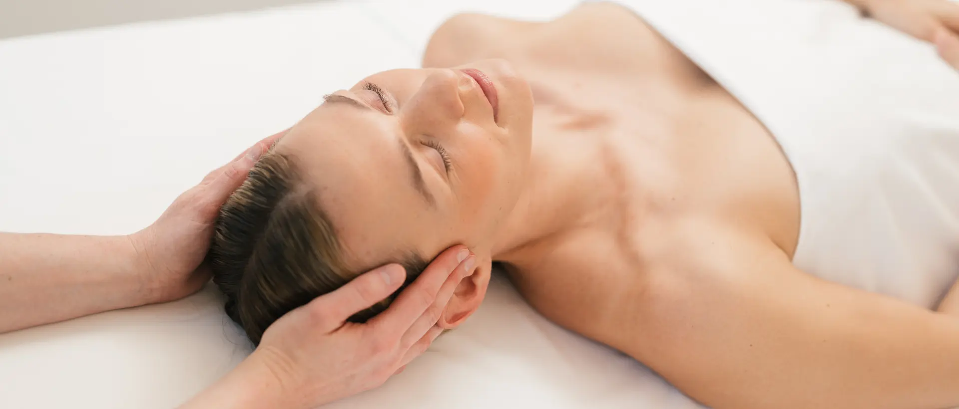 Junge Frau bei Massage