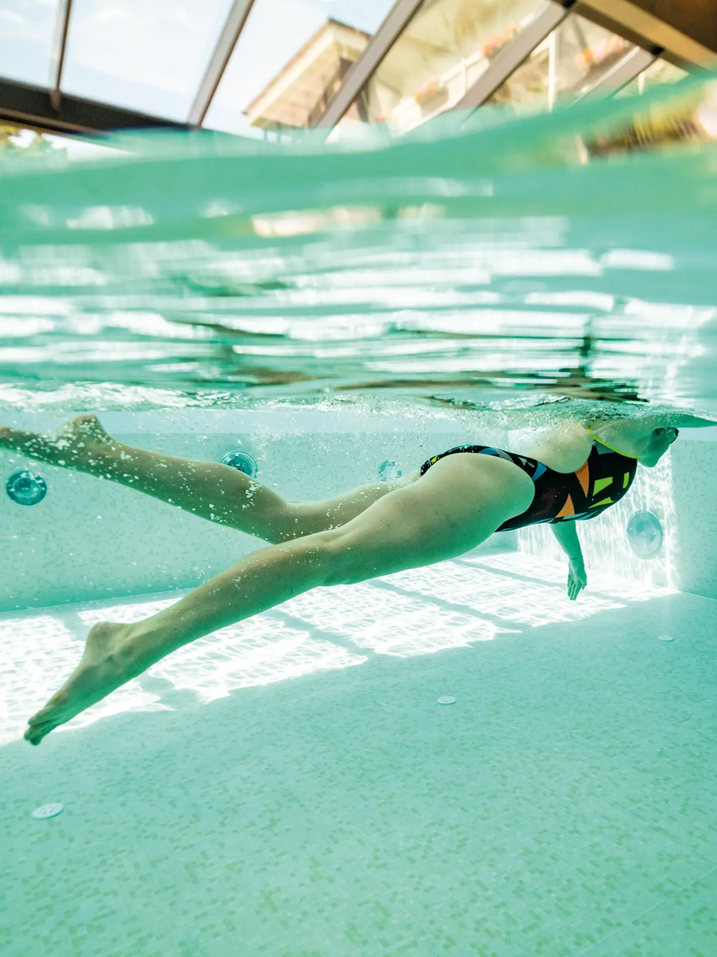 Frau im Pool