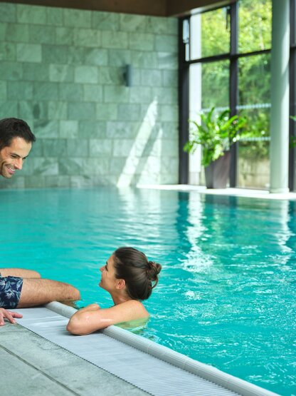 Innenpool mit Gast