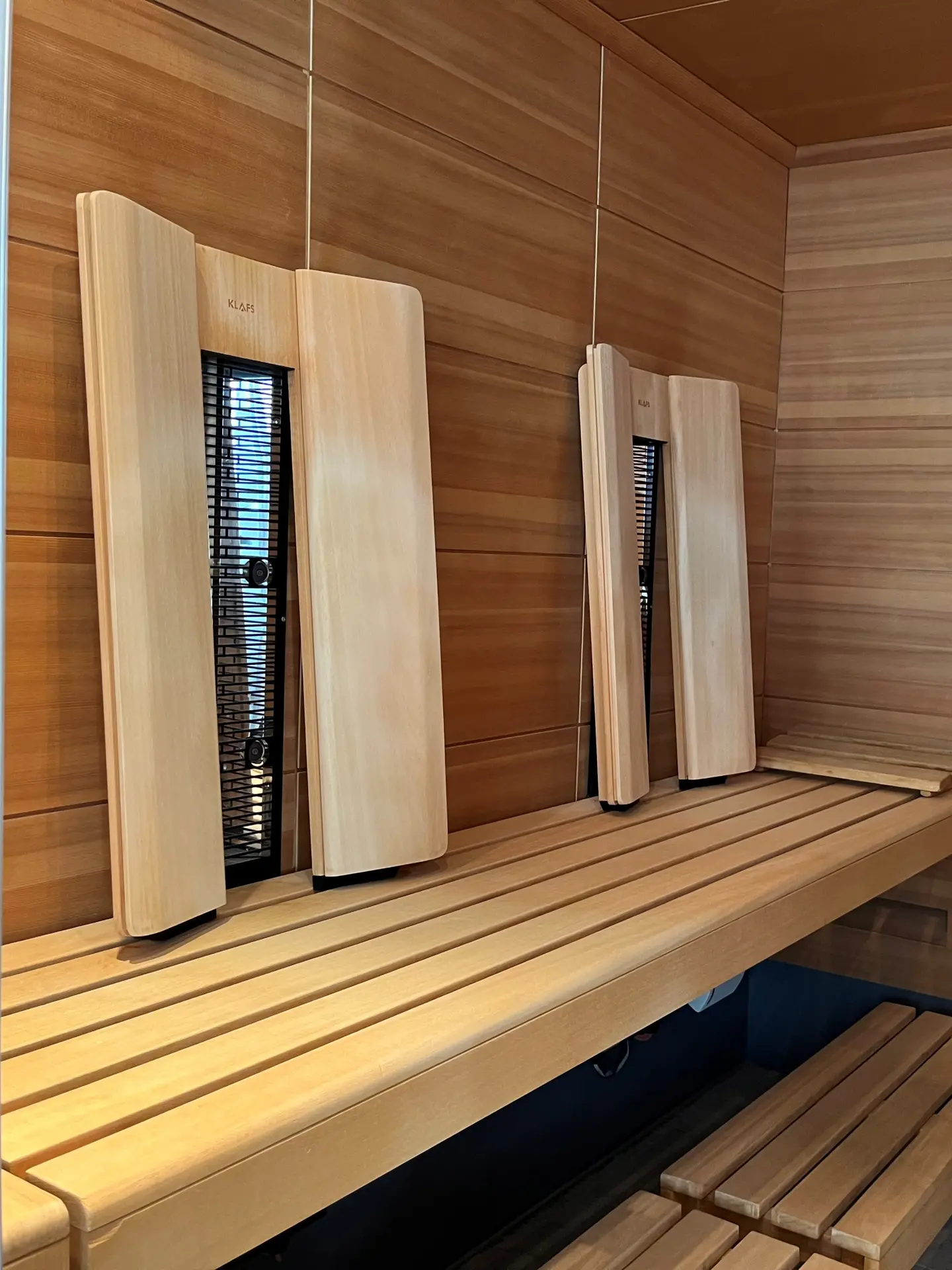 Infrarotkabine mit Holzverkleidung