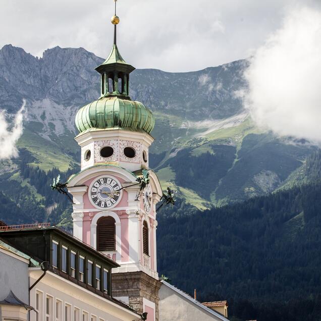 The Innsbruck Spitalskirche towers in front of a mountain backdrop | © Tirol Werbung / Erwin Haiden