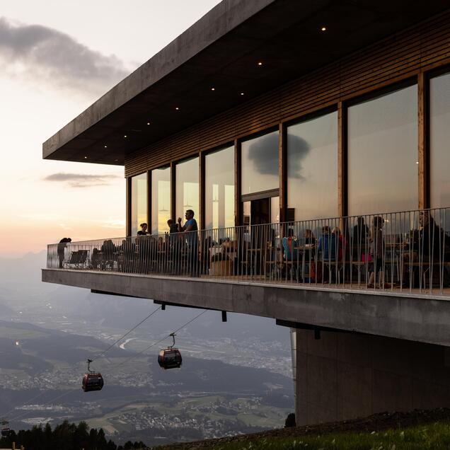 The Patscherkofel mountain station offers a breathtaking view in the evening