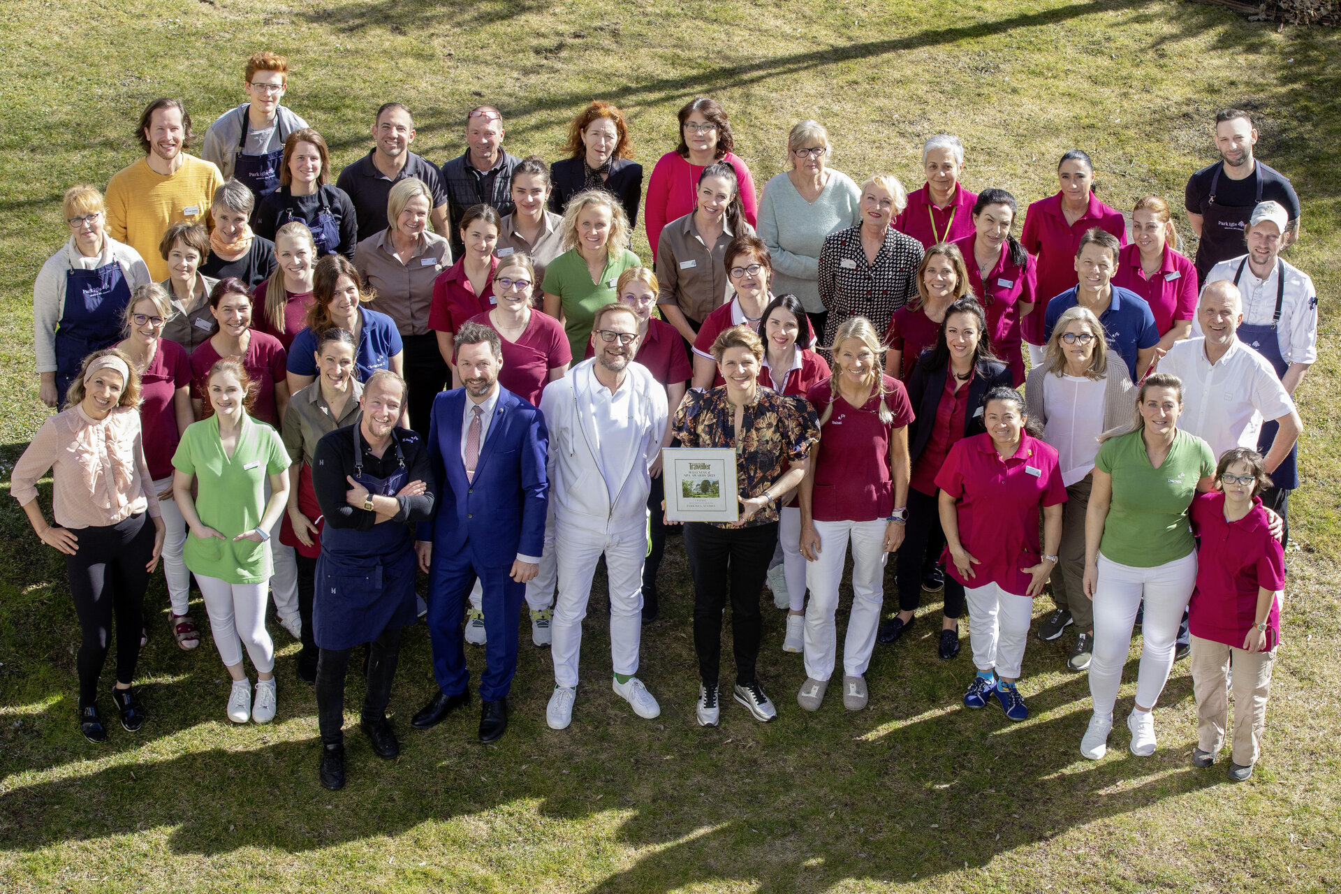 Teamfoto mit Award