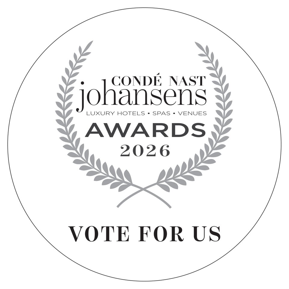 Ein rundes Logo für die Condé Nast Johansens Awards 2026 ermutigt zur Teilnahme an der Wahl