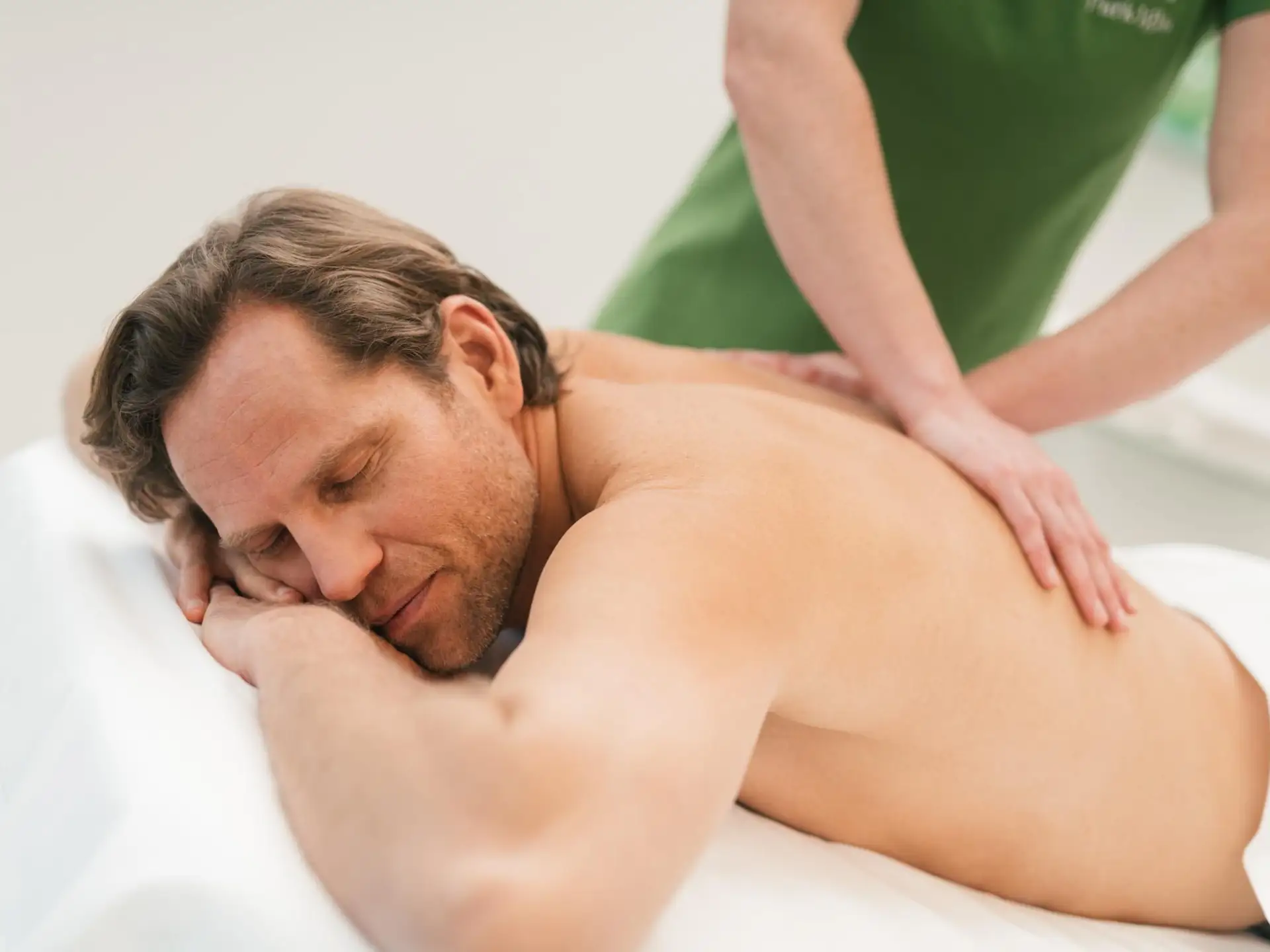 Massagebehandlung Mann