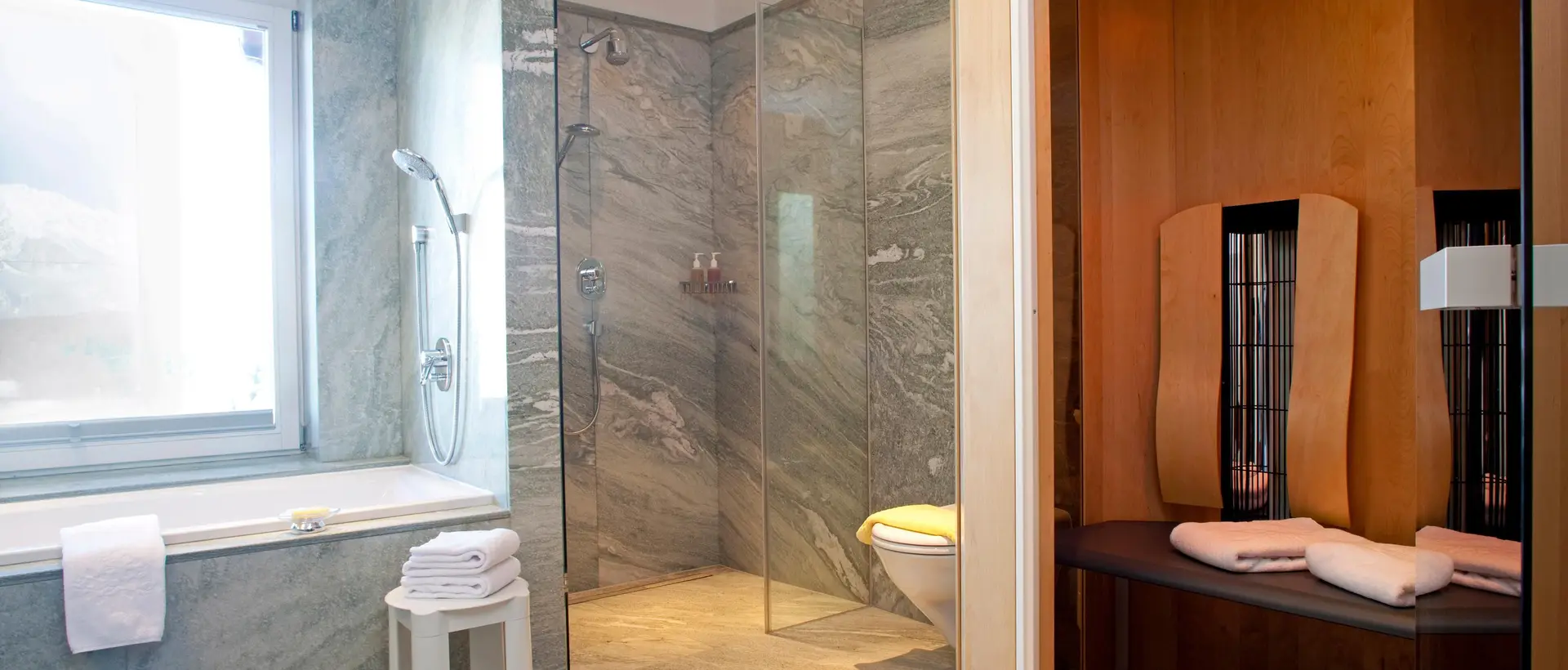 Geräumiges Badezimmer 